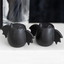 Load image into Gallery viewer, Bat Salt and Pepper Shakers